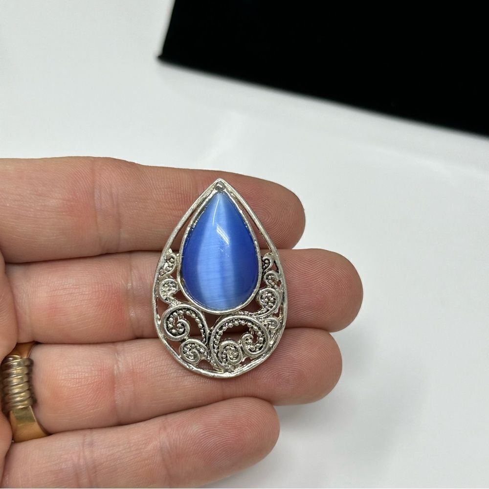 Stunning pear drop pendant